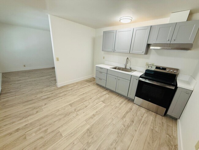 Building Photo - 2 bed 1 bath unit for rent in South Lake T...