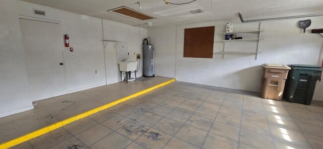 Building Photo - 1020 NE 30th Ave