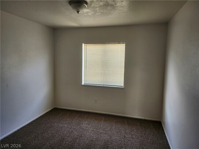 Building Photo - 3437 E Cheyenne Ave