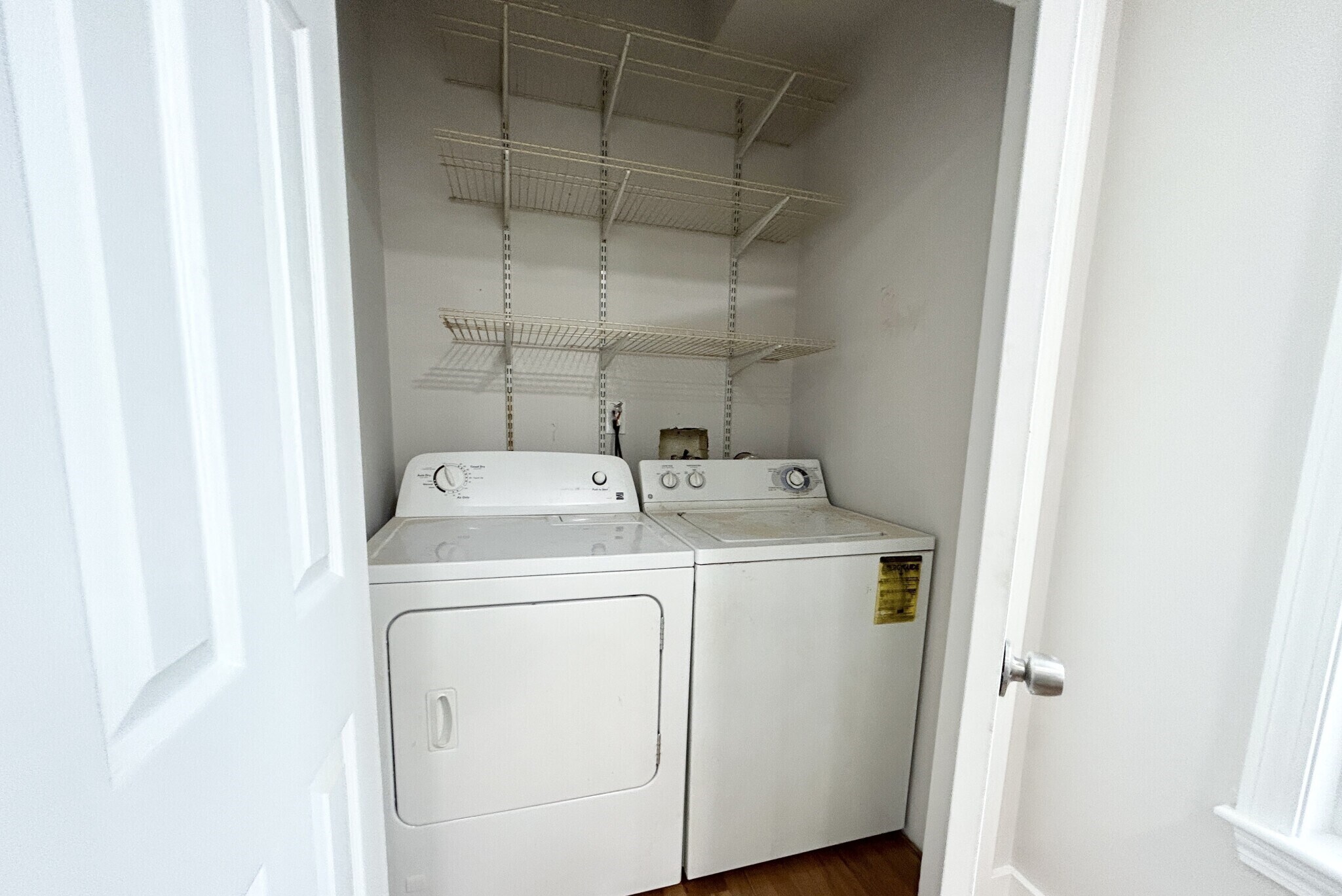 Building Photo - 12 Buttonwood St