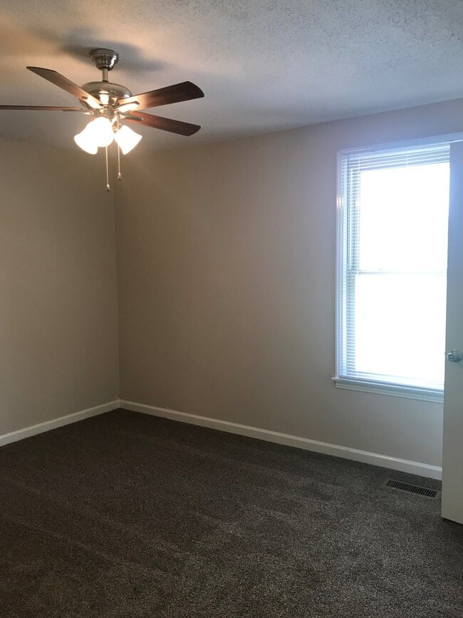 Building Photo - 808 Bedford Dr