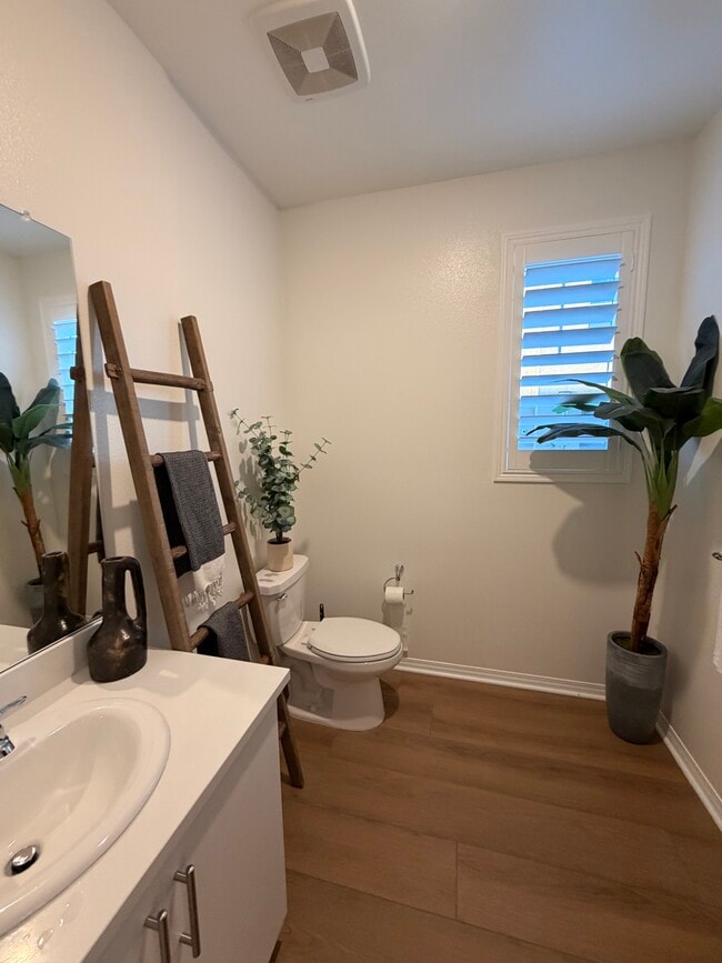 Building Photo - 36351 Elizabeth Ln