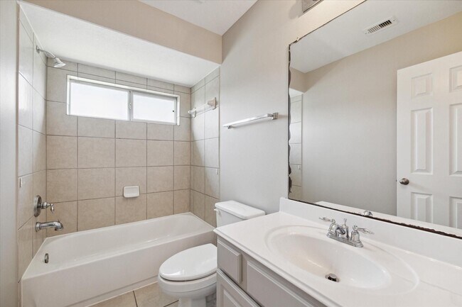 Building Photo - 30507 Russell Point Dr
