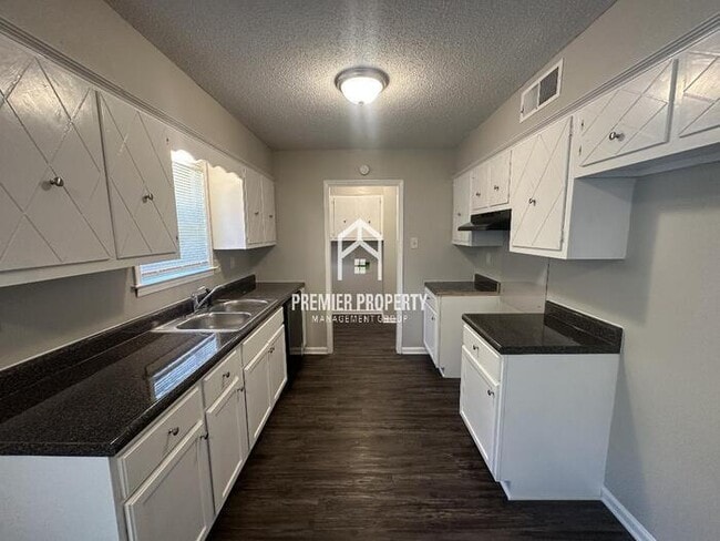 Building Photo - 7086 Hillshire Dr