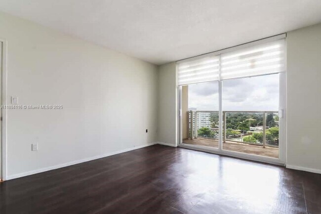 Building Photo - 1351 NE Miami Gardens Dr