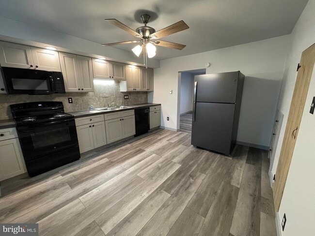 Building Photo - 105 Spring Garden St