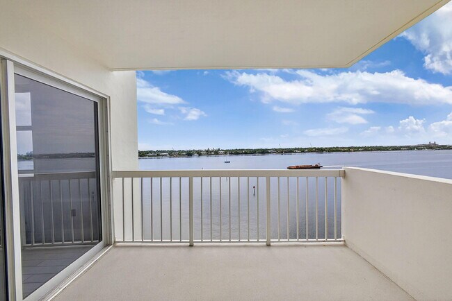 Building Photo - 2600 N Flagler Dr