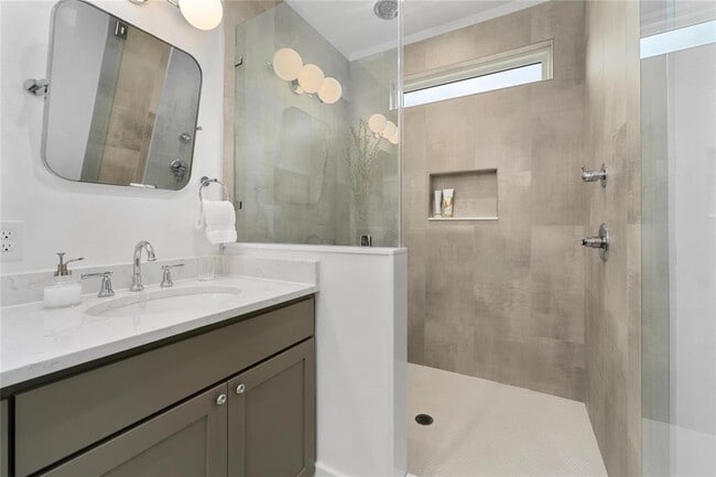 Building Photo - 1806 Garden St