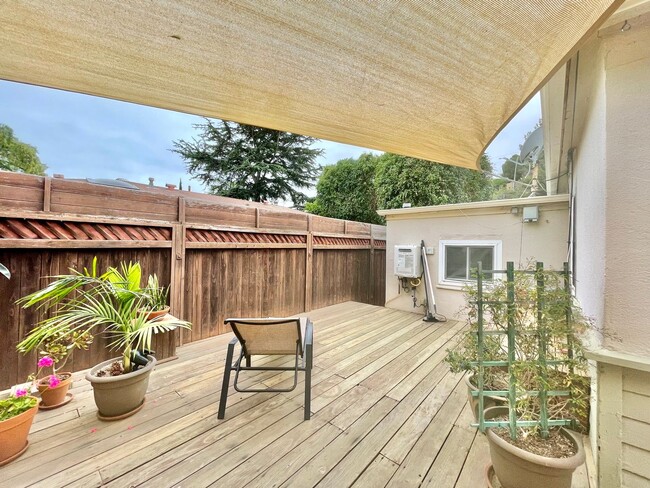Building Photo - 3275 Ibis St