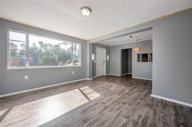 Building Photo - 3947 Grove St S