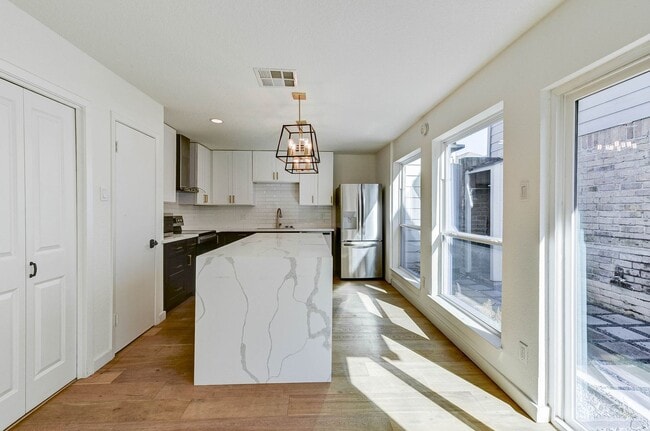 Building Photo - Museum District: Chic 2-Story newly update...