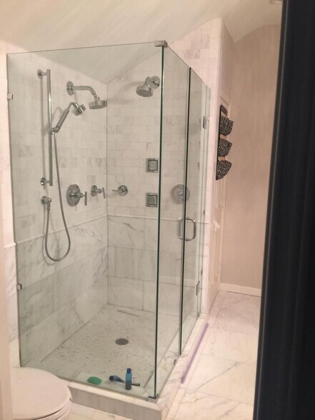 Building Photo - 5027 Wenonah Dr