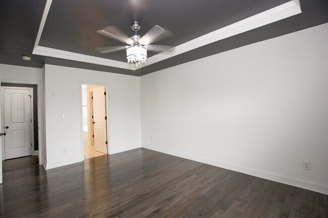 Building Photo - *Lease Special!* Fiber optic internet incl...