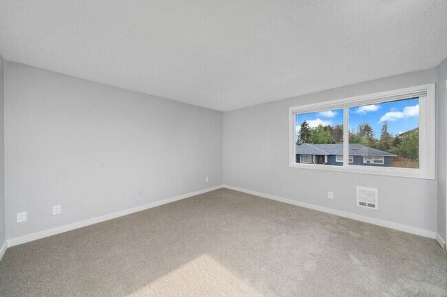 Building Photo - 2 bedroom unit. Pets OK! Lots of upgrades! Full size washer and dryer in every unit!!