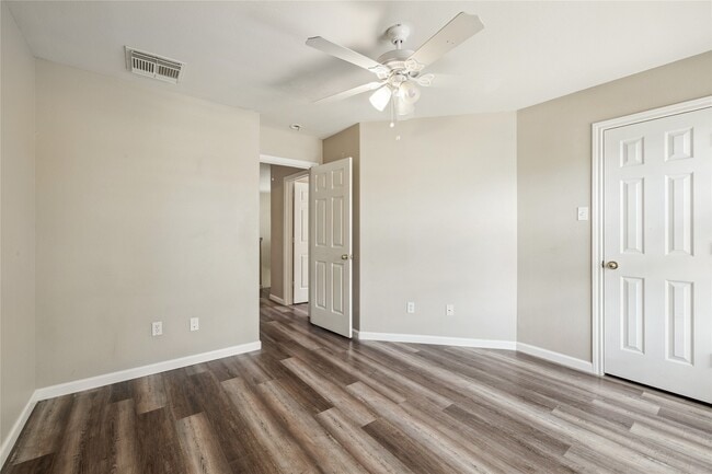 Building Photo - 16635 Newglen Ln
