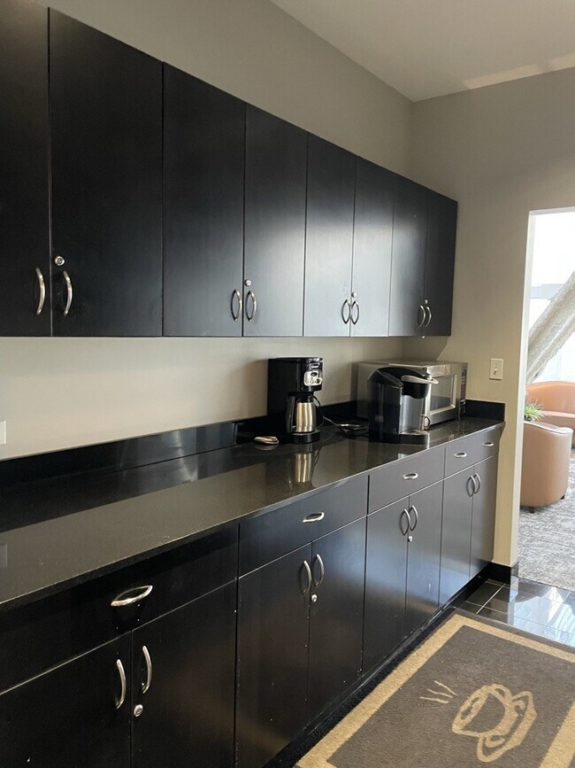 Building Photo - 8 E Randolph St