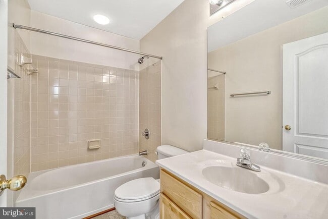 Building Photo - 13051 Park Crescent Cir