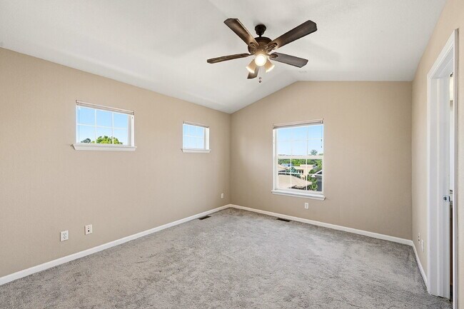 Building Photo - $2,640.95 -  3 Bed, 2.5 Bath Townhome in Denver with Attached Garage and Central AC!