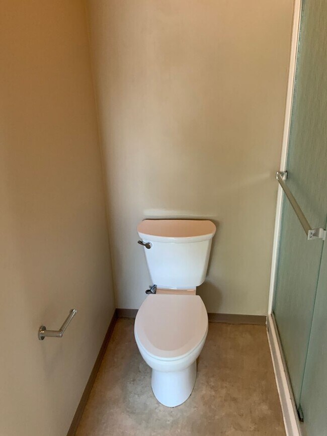 Building Photo - 3 Bedroom, 2.5 Bathroom Close to UO Campus