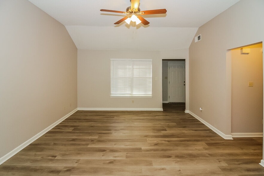 Building Photo - 5700 Kayla Dr