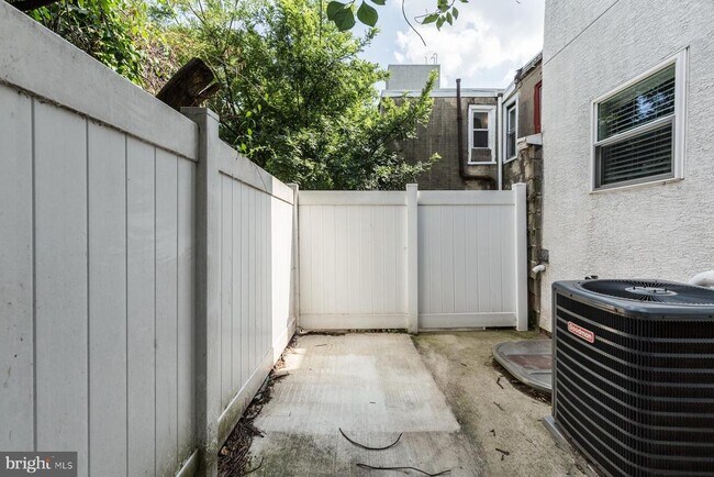 Building Photo - 1303 S Colorado St