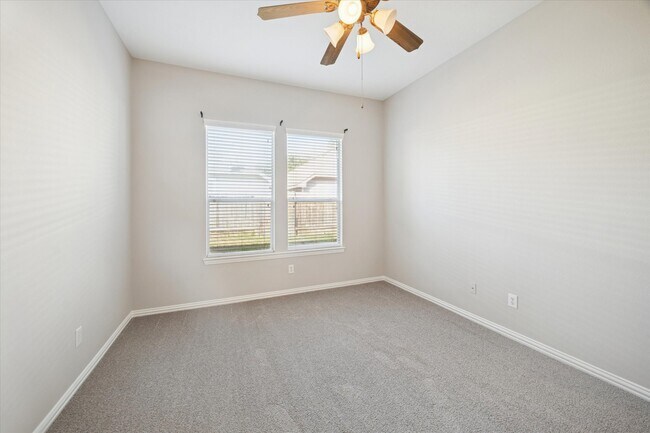 Building Photo - 2915 Crescent Oaks Park Ln