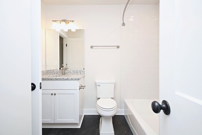 Building Photo - Dog-Friendly Old Trail Townhome