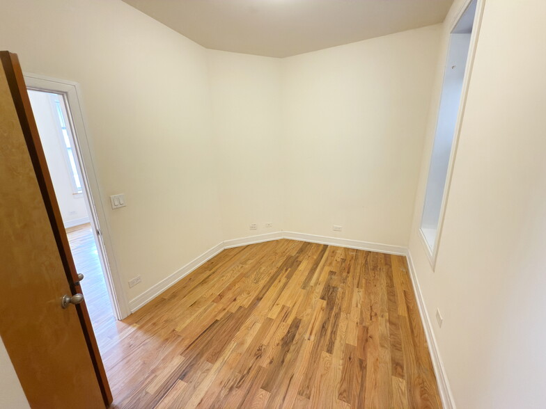 Building Photo - 2835 N Damen Ave