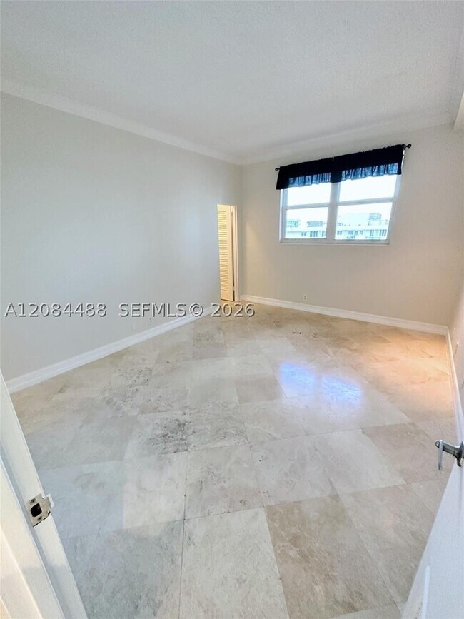 Building Photo - 3000 S Ocean Dr