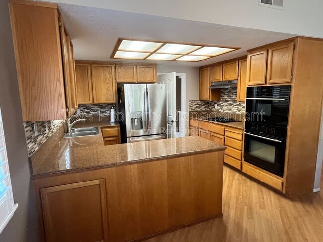 Building Photo - 1050 Colonial Ct