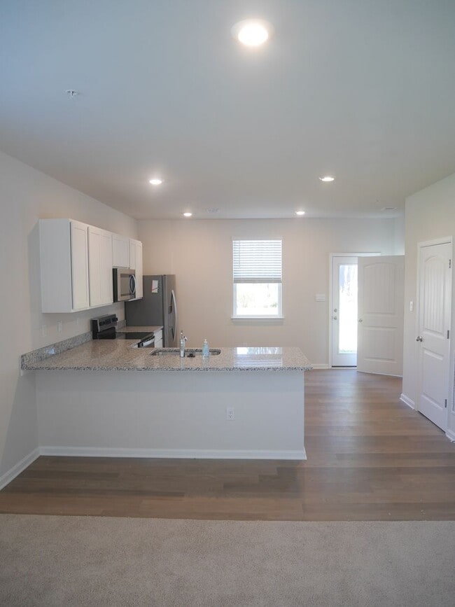 Building Photo - Stylish Townhome in Sassafras Meadows – Re...