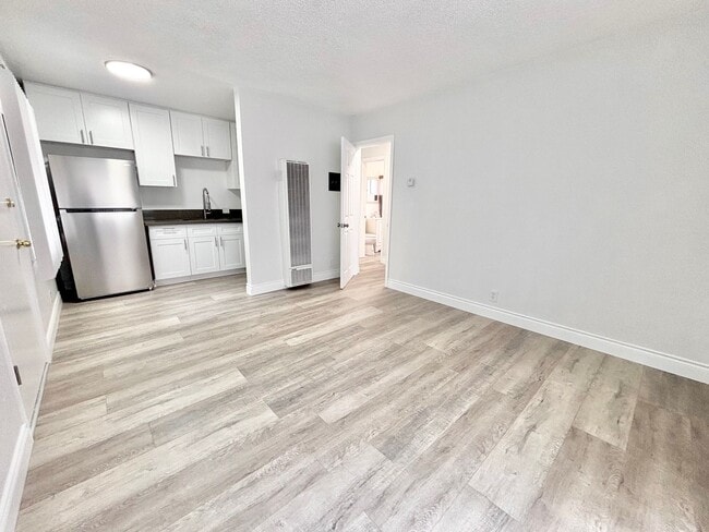 Building Photo - 4241 Van Horne Ave
