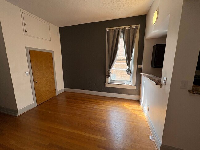 Building Photo - 201 Summit Loft