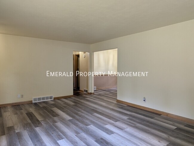 Building Photo - 127 Hilton Ave