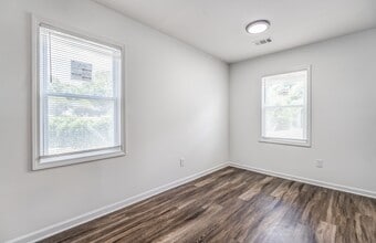 Building Photo - 405 W Brooks Rd