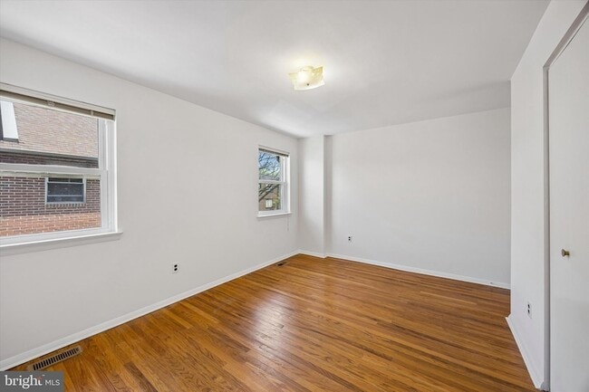 Building Photo - 517 S Randolph Ct