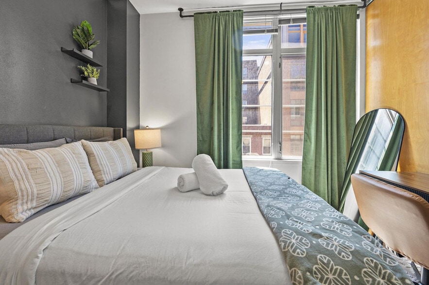 Building Photo - 160 E Berkeley St