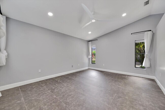 Building Photo - Stunning 3 Bed/ 2 Bath Pool Home in Longwood Run ~ UTC