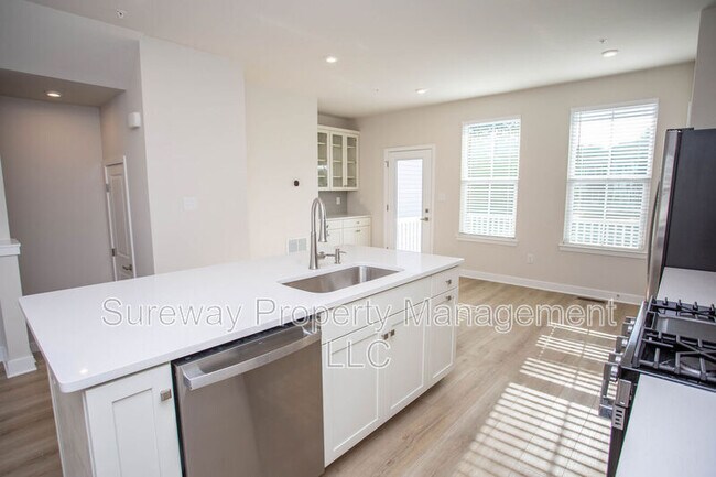 Building Photo - 8 Foxwood Dr