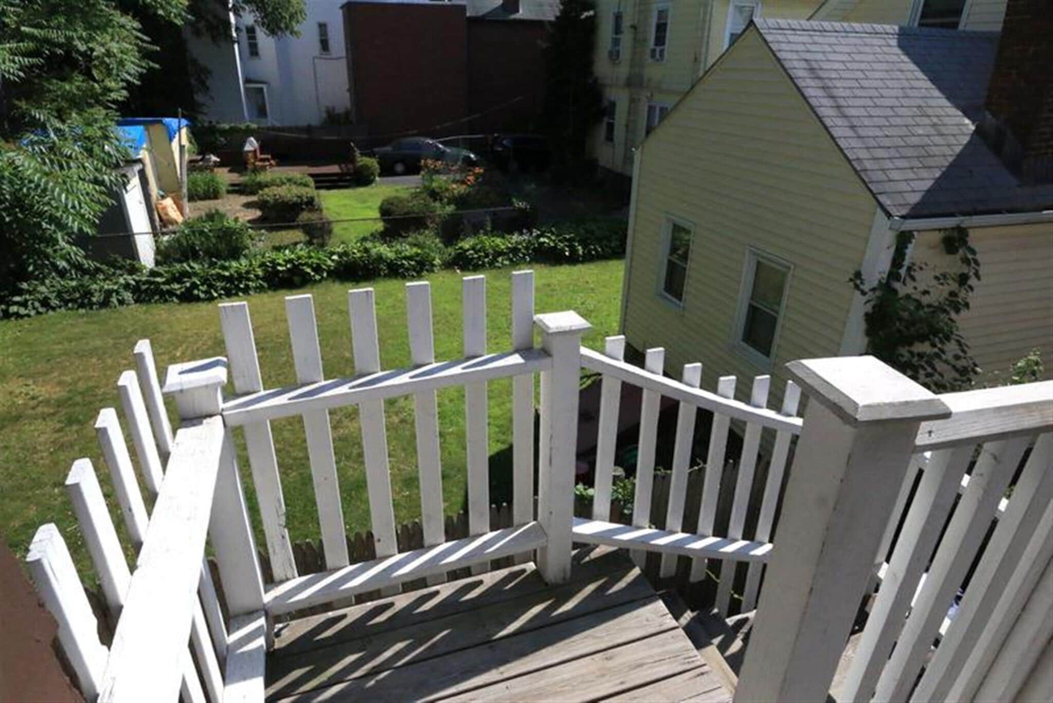 Building Photo - 128 Pine St