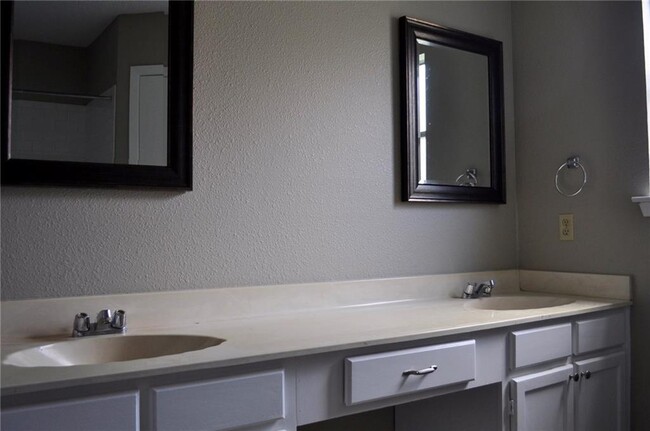 Building Photo - 8904 Curlew Dr