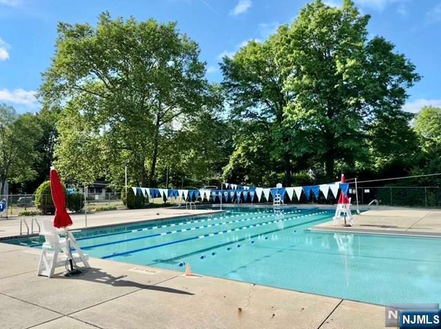 Building Photo - 13-08 Plaza