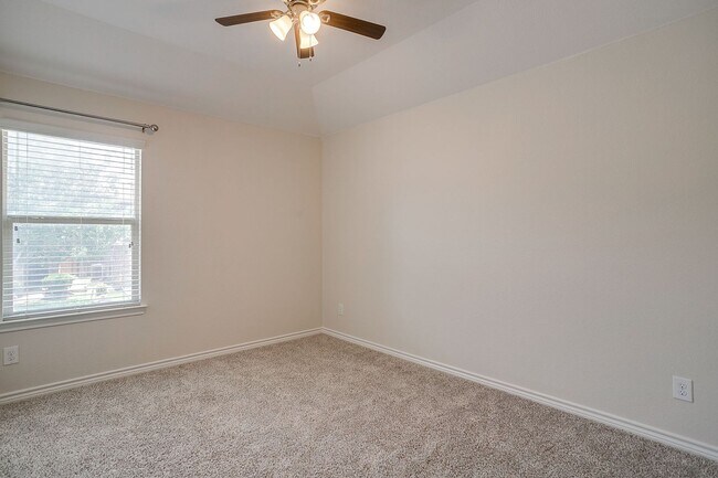 Building Photo - 3801 Weatherstone Dr