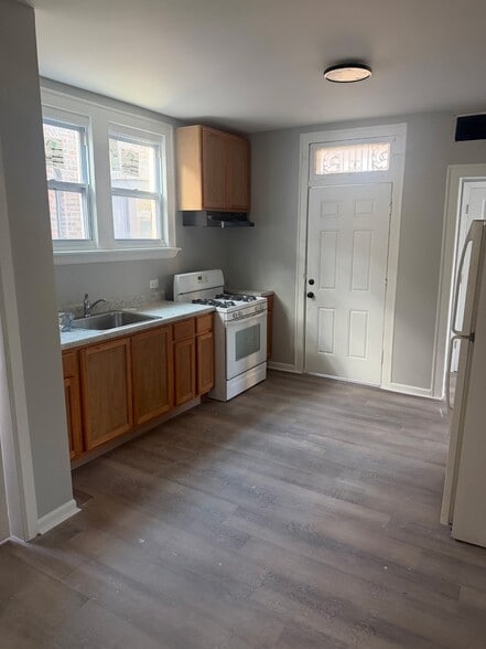 Building Photo - 7353 S King Dr