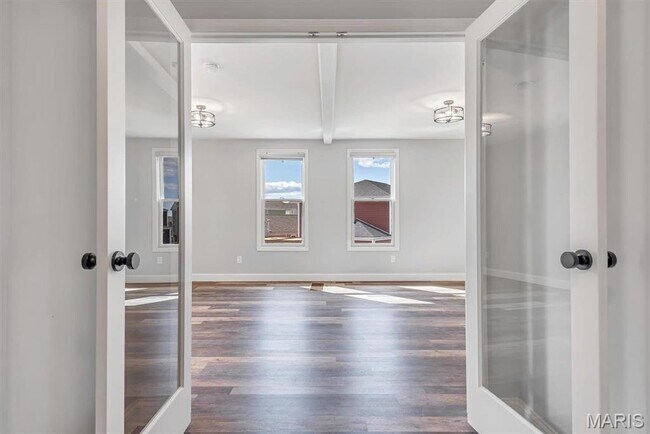 Building Photo - 5044 Arpent St