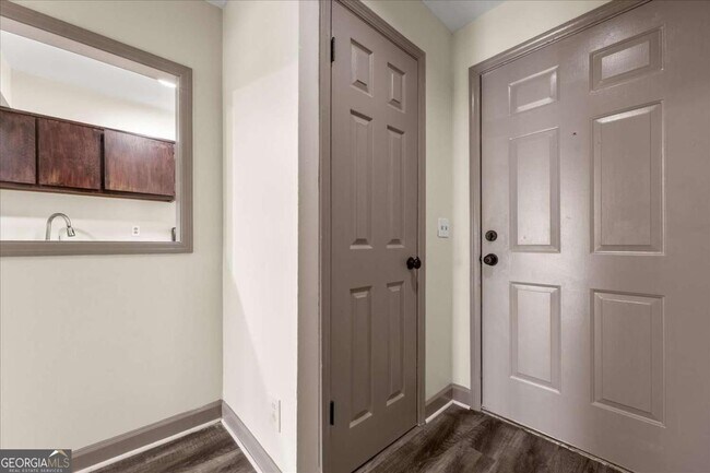 Building Photo - 210 Appleby Dr
