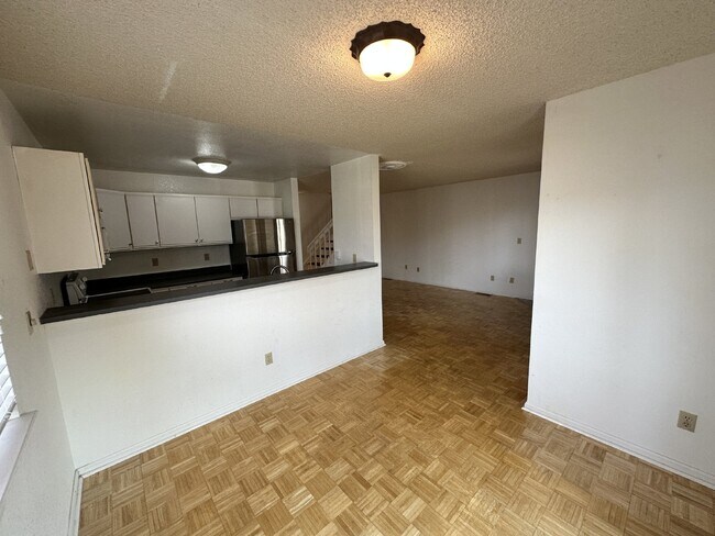 Building Photo - Available August!  Charming Townhome in Table Mountain Heights!