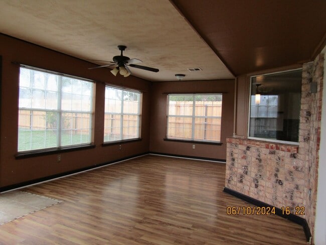 Building Photo - Great home located in Terrace Hills!