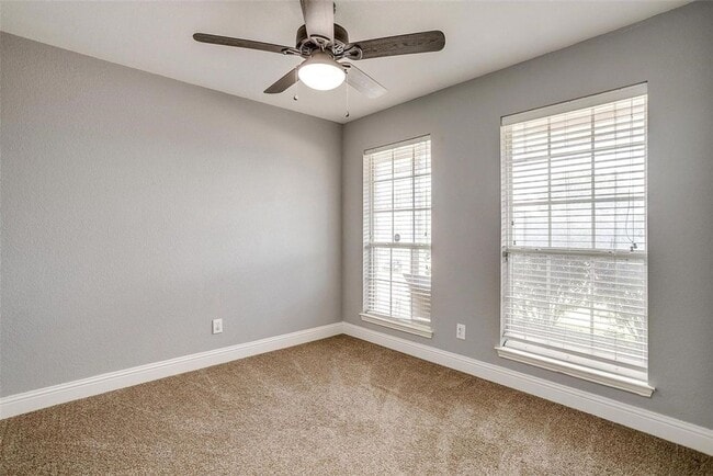 Building Photo - 578 Tanglewood Dr