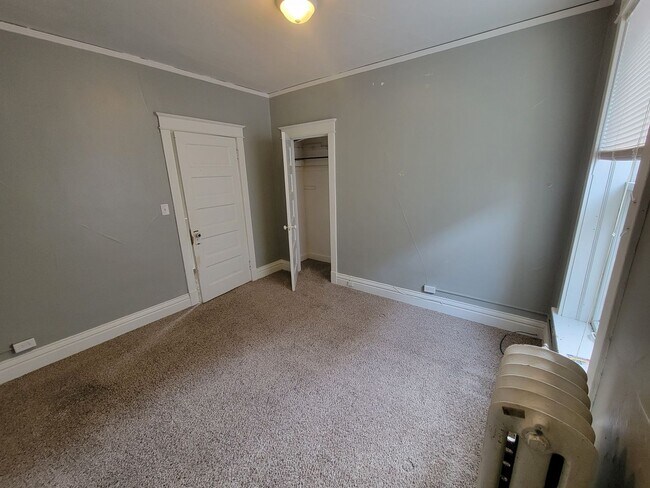 Building Photo - 623-625 N 10th Ave E